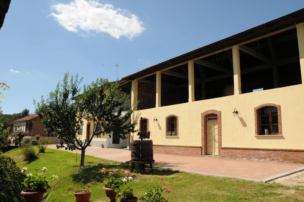 B&B La Coccarda Castell'Alfero Luaran gambar